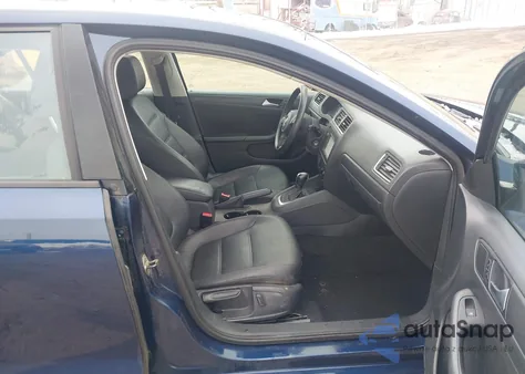 2014 Volkswagen Jetta 1.8T Se from USA, damaged, VIN 3VWD17AJ2EM277572